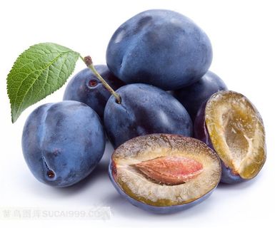 新鲜西梅和果肉果核叶子