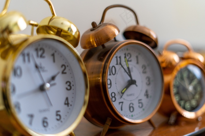 复古式小闹钟图片