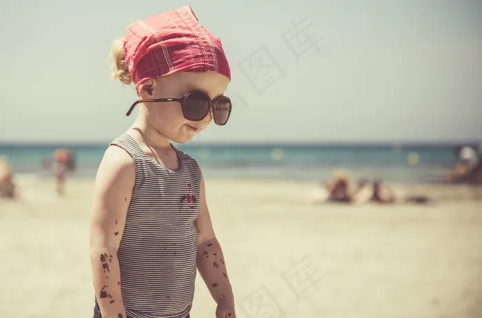 非主流沙滩男孩图片