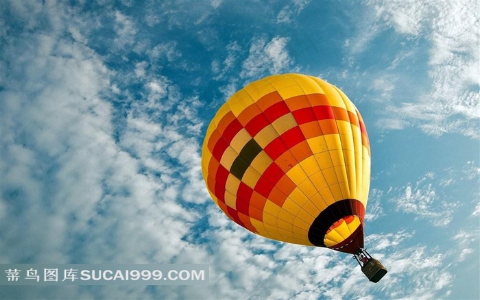天空中的热气球图片