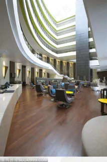 高层建筑大厅里的装潢