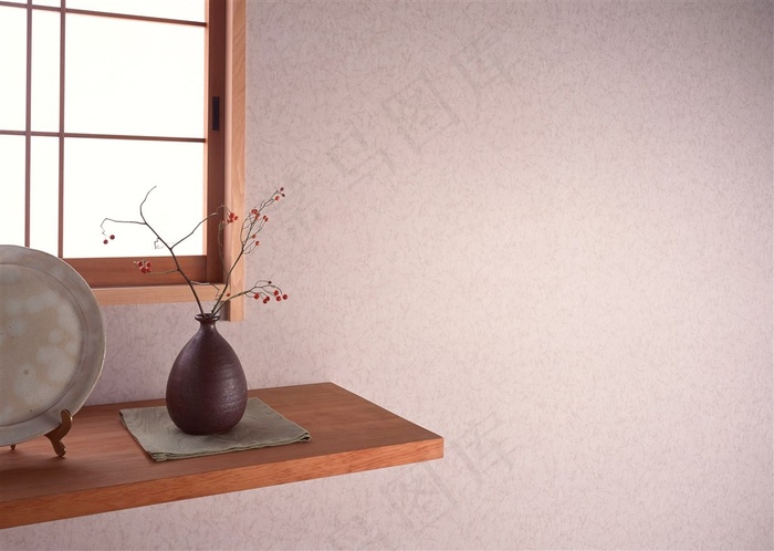 靠在窗边的装饰品