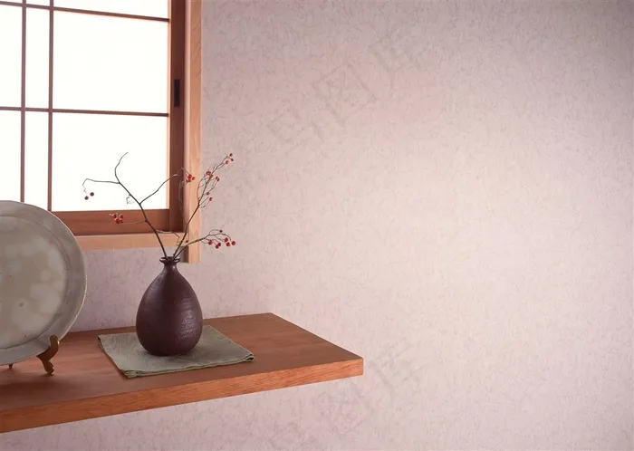 靠在窗边的装饰品