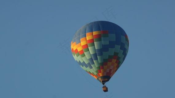 彩色热气球升空图片