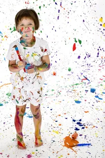 涂料与小男孩摄影高清图片