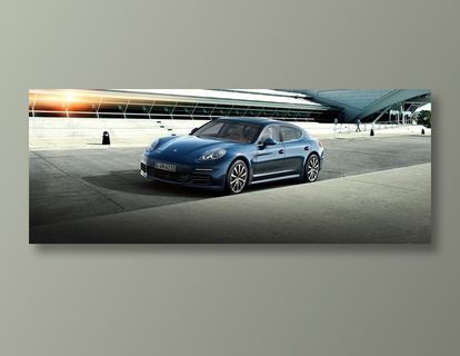 蓝色保时捷豪车摄影图