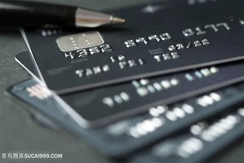 黑色信用卡网上购物场景