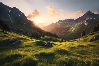 日出日落时的山景绿草如茵的摄影图