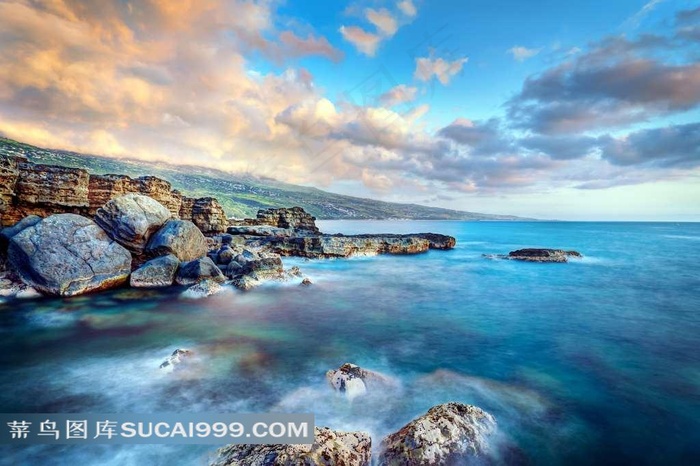 蔚蓝色的海水摄影图片