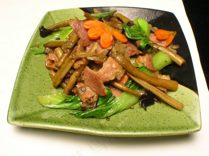  培根肉炒茶树菇