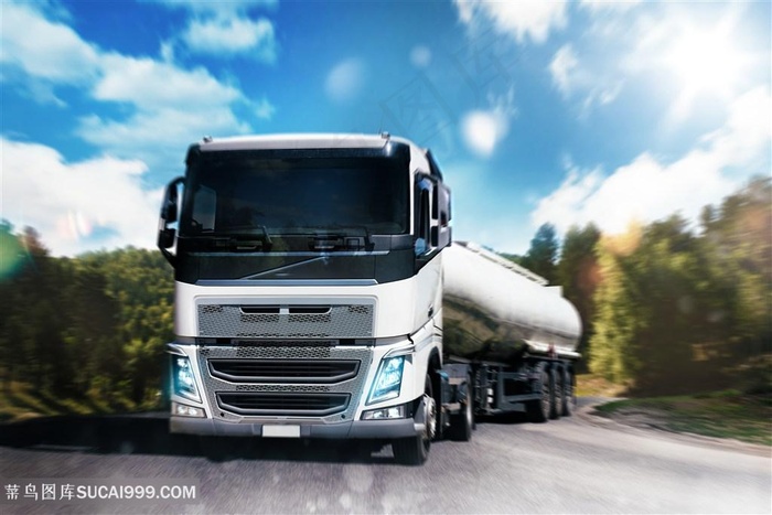 在道路上行驶的货车高清