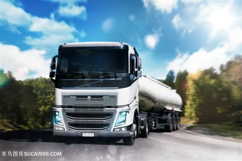 在道路上行驶的货车高清 在道路上行驶的货车高清