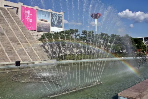 喷泉池彩虹图片 喷泉池彩虹图片