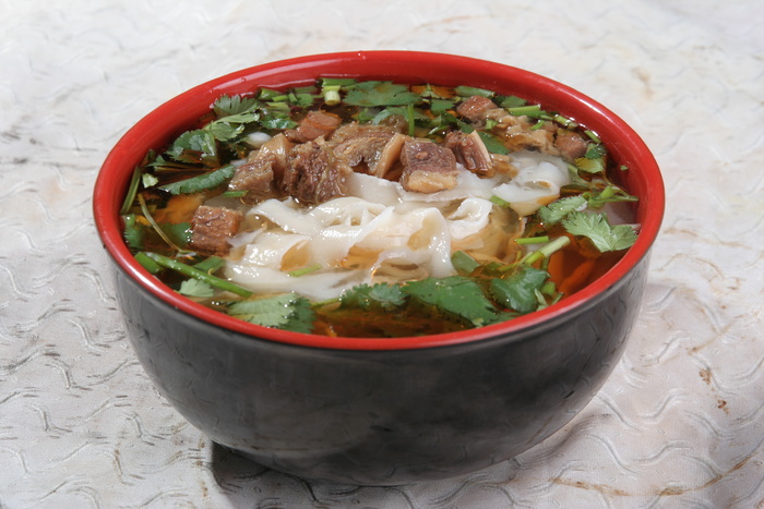 原汁牛肉刀削面