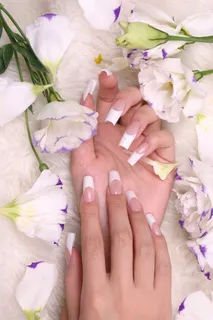 白色法式美甲图片