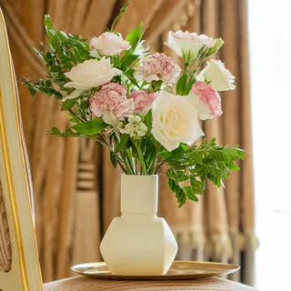 暖色系风雅桌面装饰鲜花摄影