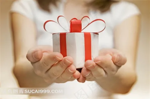 捧着礼物的美女高清摄影图片