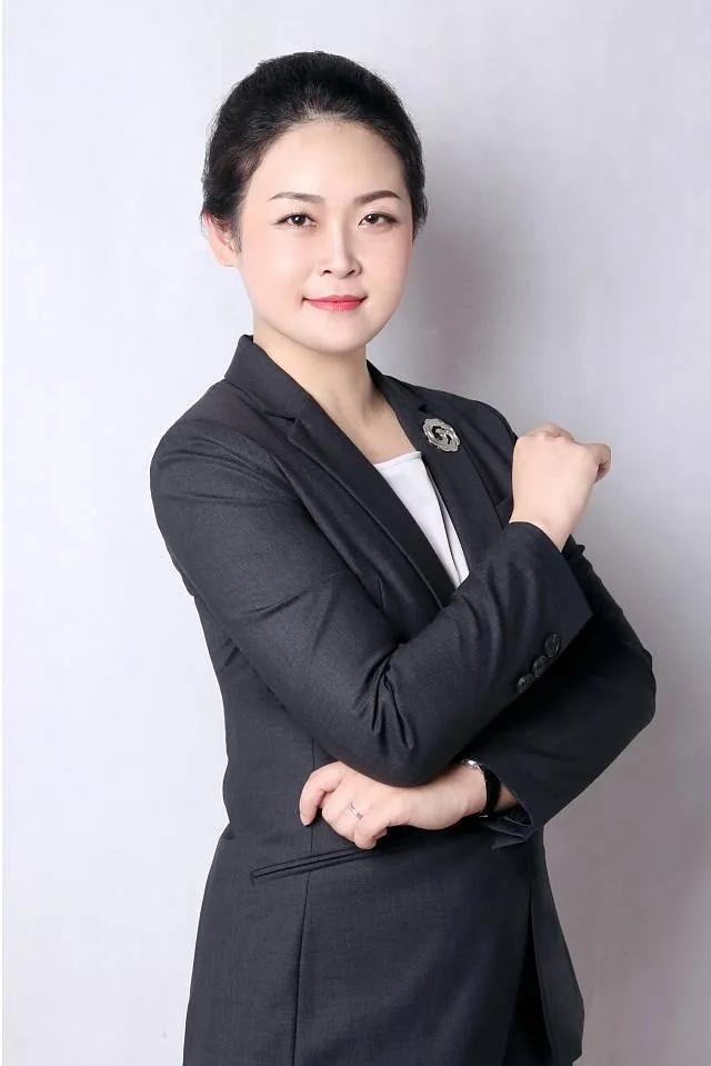 黑色女性上半身侧脸职业装psd模版下载