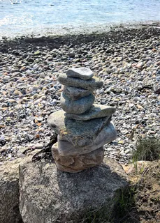 海边石头堆叠图片 海边石头堆叠图片