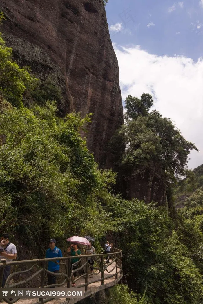 广东梅州五指石旅游风景区栈道游客