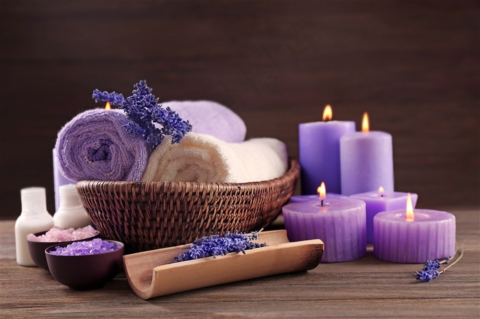 紫色薰衣草沐浴用品高清摄影图