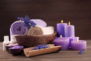 紫色薰衣草沐浴用品高清摄影图