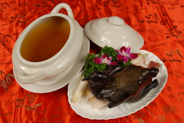  鲜人参响螺炖乌鸡