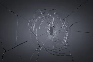 玻璃弹孔背景图片