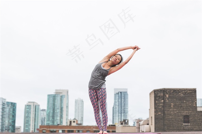 一套瑜伽动作图片