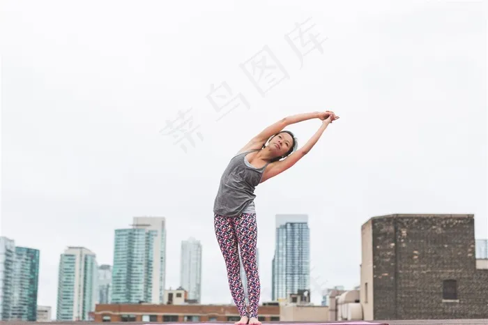 一套瑜伽动作图片