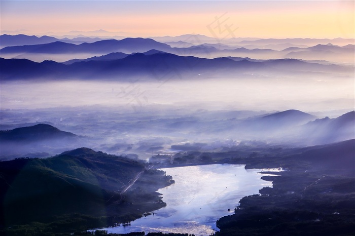 天蒙山晨曦如画