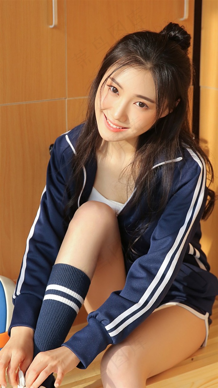 运动装女大学生清纯美女图片