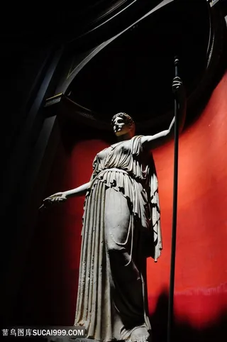 拿着神杖的圣母玛丽亚雕塑