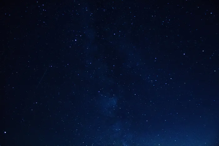 深蓝色星空高清壁纸图片