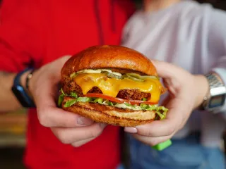 黄色美味汉堡摄影素材