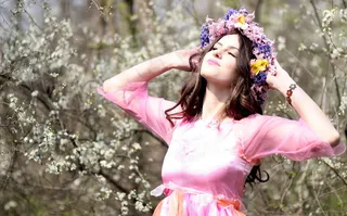 春天大自然风景美女图片