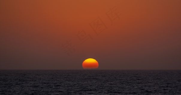 海上天空日落景观图片