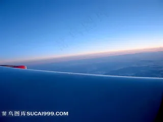 高空中的地平线