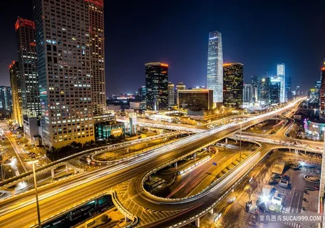 入夜后繁华的国贸桥