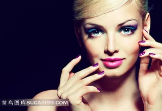 蓝眼睛彩妆美女图片