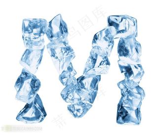 冰块组成的字母M
