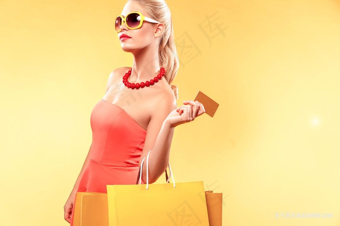高清金发美女刷卡购物图片