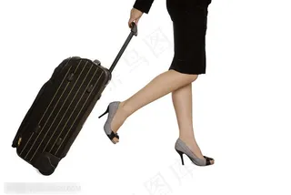 航天运输-空姐拖着行李箱