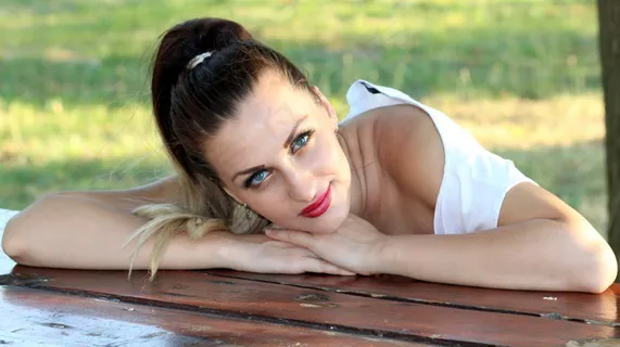 高马尾辫美女图片 高马尾辫美女图片