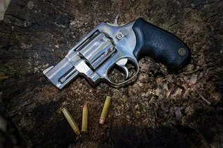 左轮手枪特写高清图片