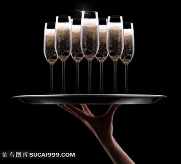 盘子里的香槟特写