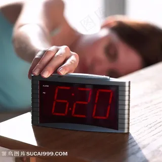 睡眠中按掉闹钟的女士动作特写 睡眠中按掉闹钟的女士动作特写