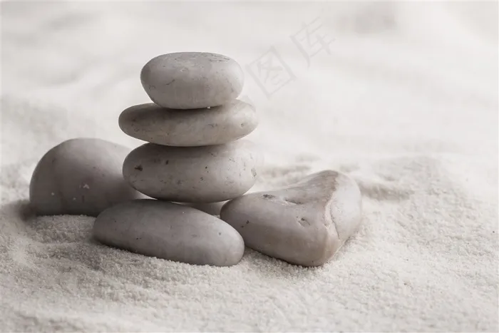 美丽的花朵与按摩石高清图片