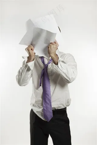 拿着文件资料的商务人士高清图片