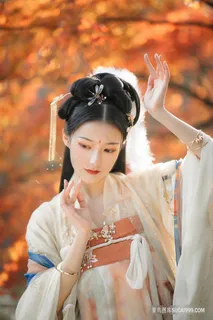 枫树舞蹈的清纯美女图片